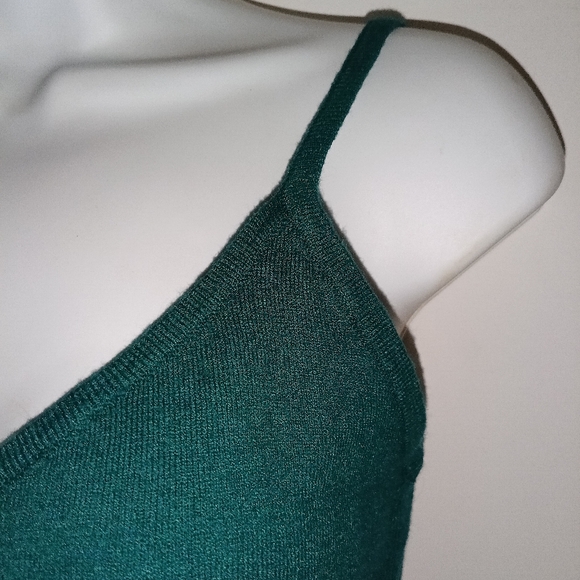 Emerald V-Neck Women Knit Cami - Picture 4 of 5